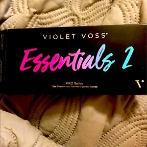 Violet Voss Essential 2 Palette